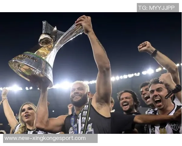 米内罗竞技庆祝胡尔克500球里程碑展现球队团结与荣耀